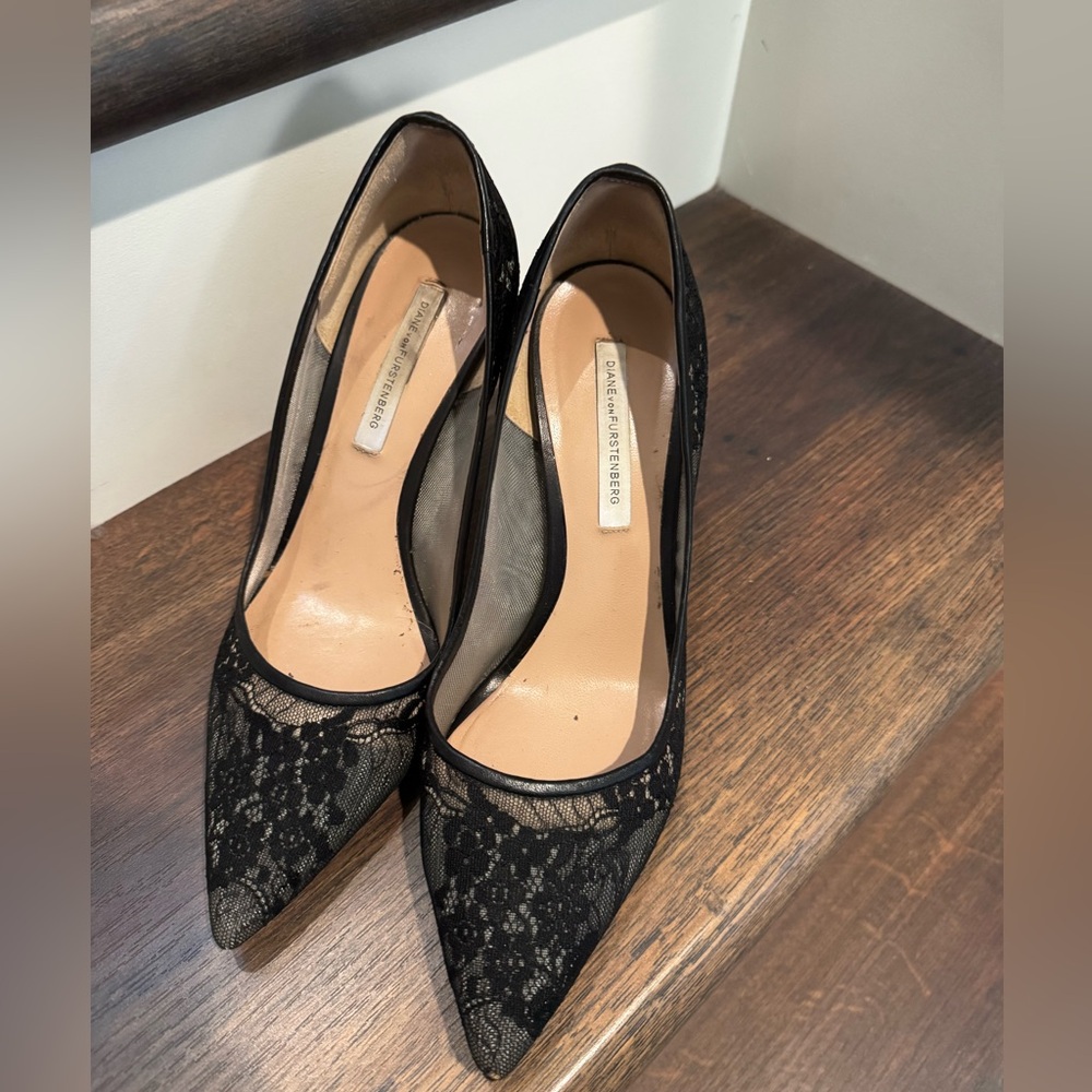 Diane Von Furstenberg Black Lace Pointed Pumps